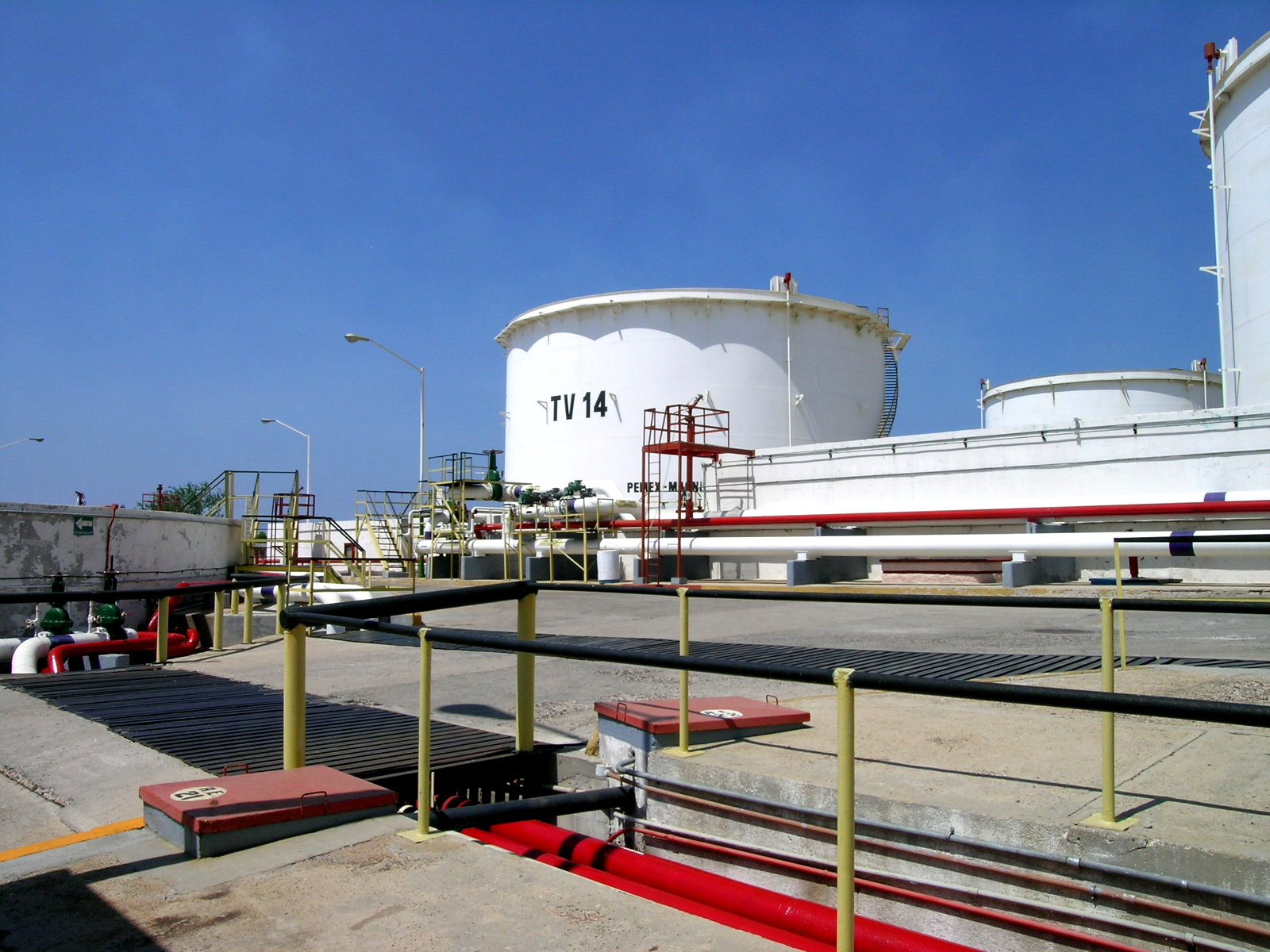 Automation of the La Paz liquid hydrocarbon storage and distribution terminal