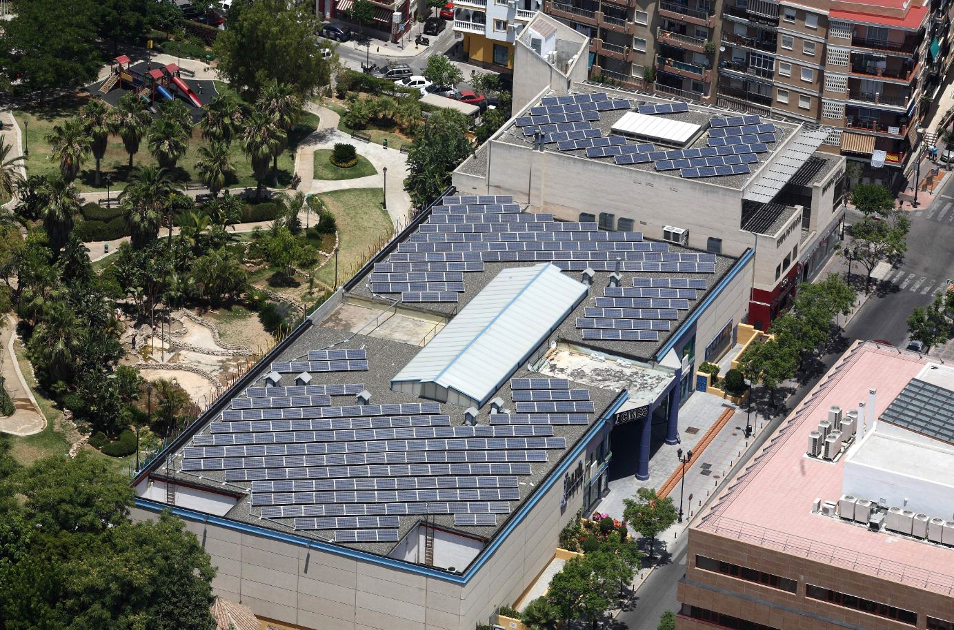 Instalaciones fotovoltaicas sobre edificios municipales en Fuengirola. (SICE ENERGIA, S.L.)