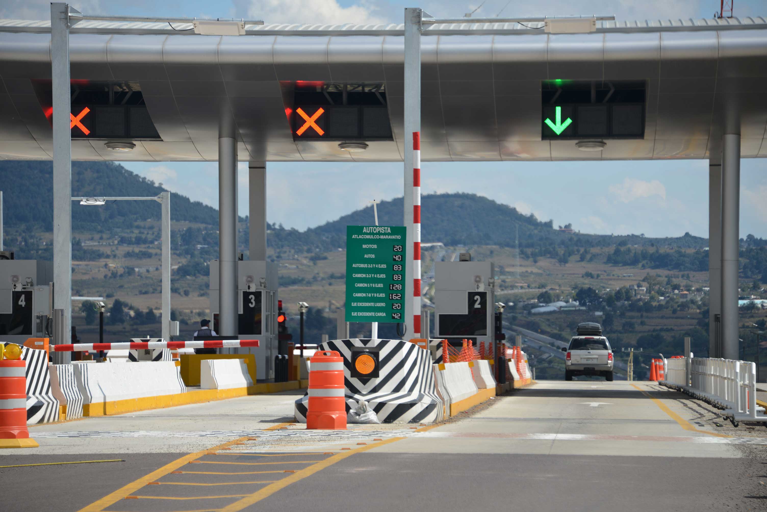 Toll, electronic toll, ITS and communication systems for the Atlacomulco-Maravatío stretch of road in Mexico